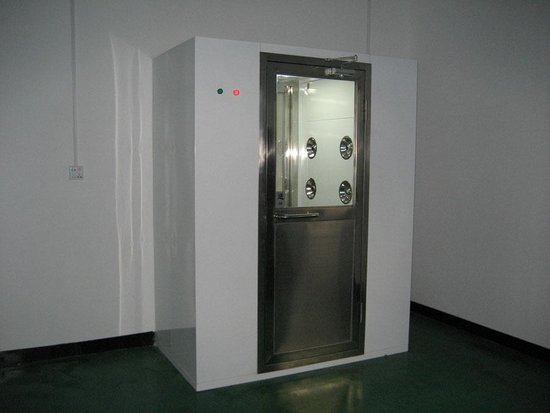 噴塑風淋室安裝現(xiàn)場